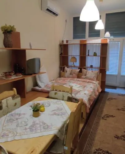 Comfortable And Cosy Studio Near Ndk